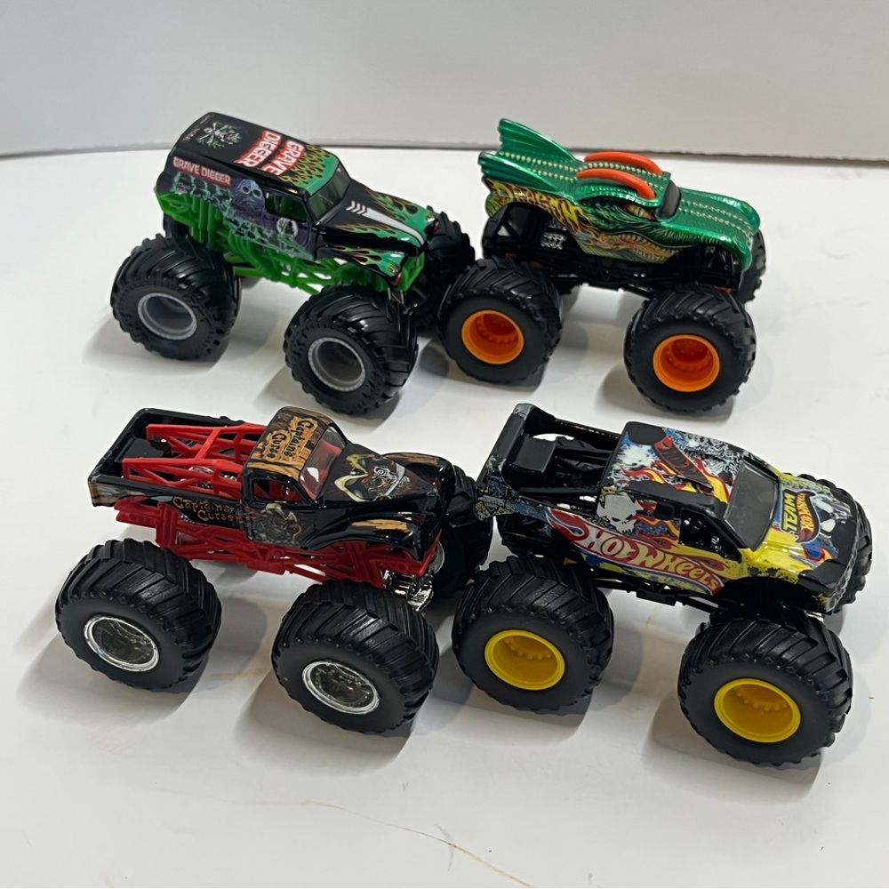 Lot 4 Hot Wheels Monster Jam Trucks Grave Digger Captain Curse Firestorm Dragon